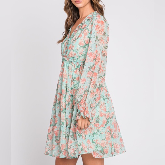 NEW! Women’s Boutique Floral Ruffle Accent CARRIE Dress - Picture 3 of 15